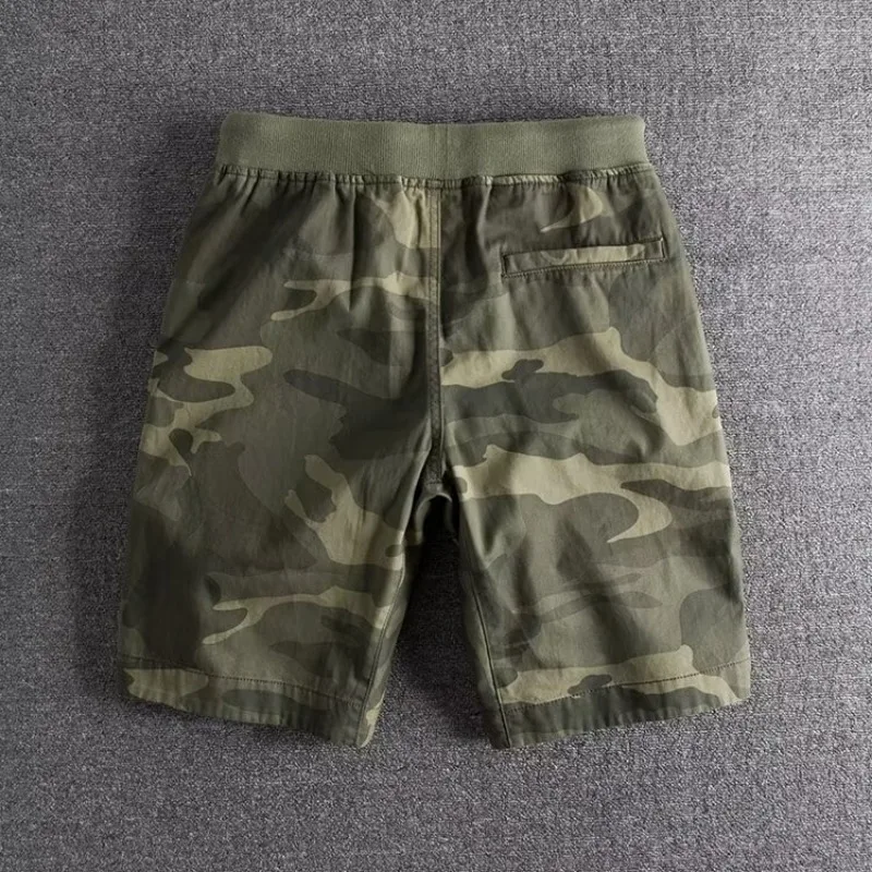 Lässige Armeeshorts
