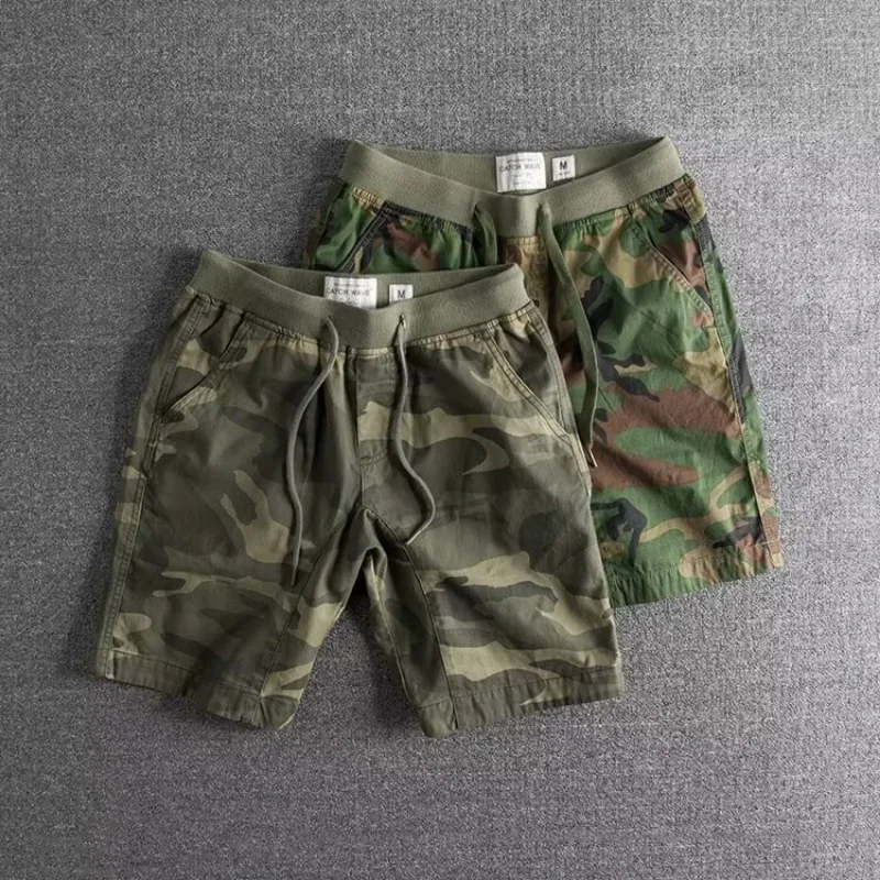 Lässige Armeeshorts