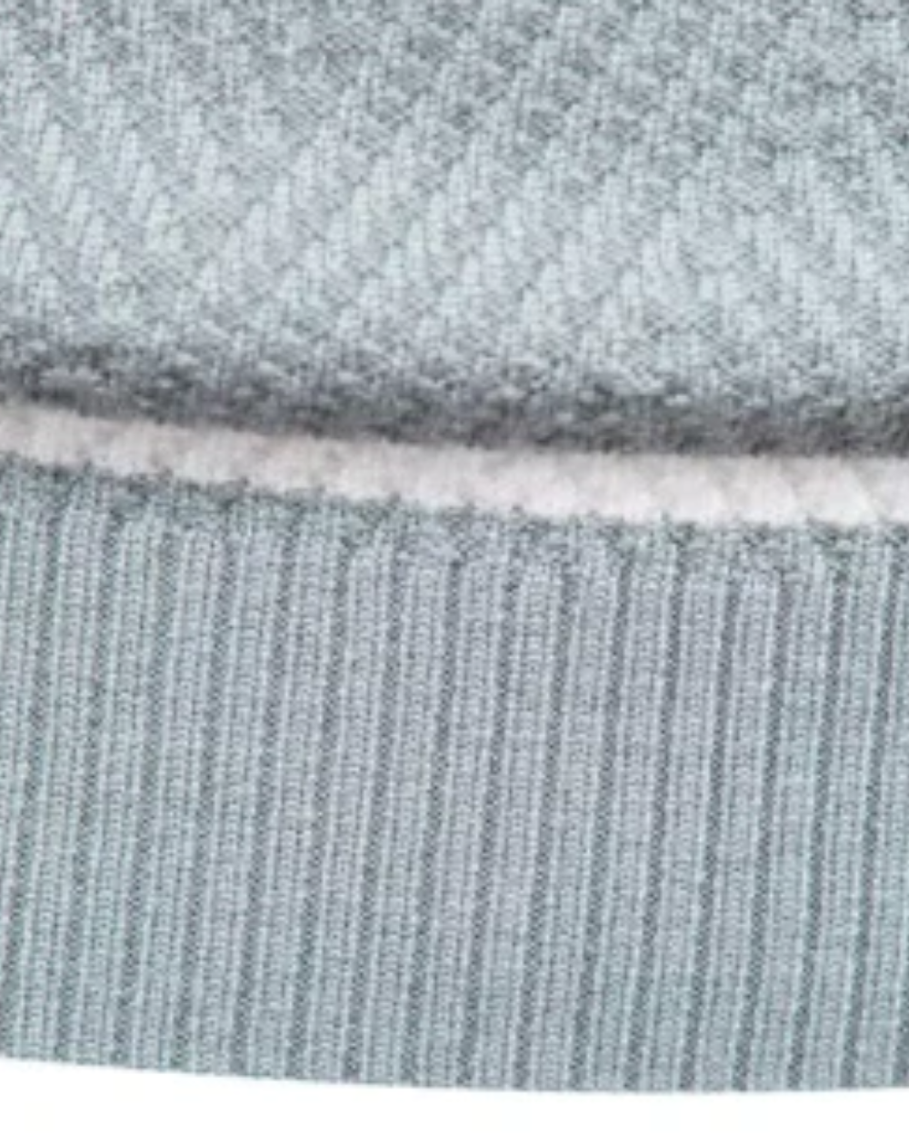 Stylischer Herrenpullover mit Streifen