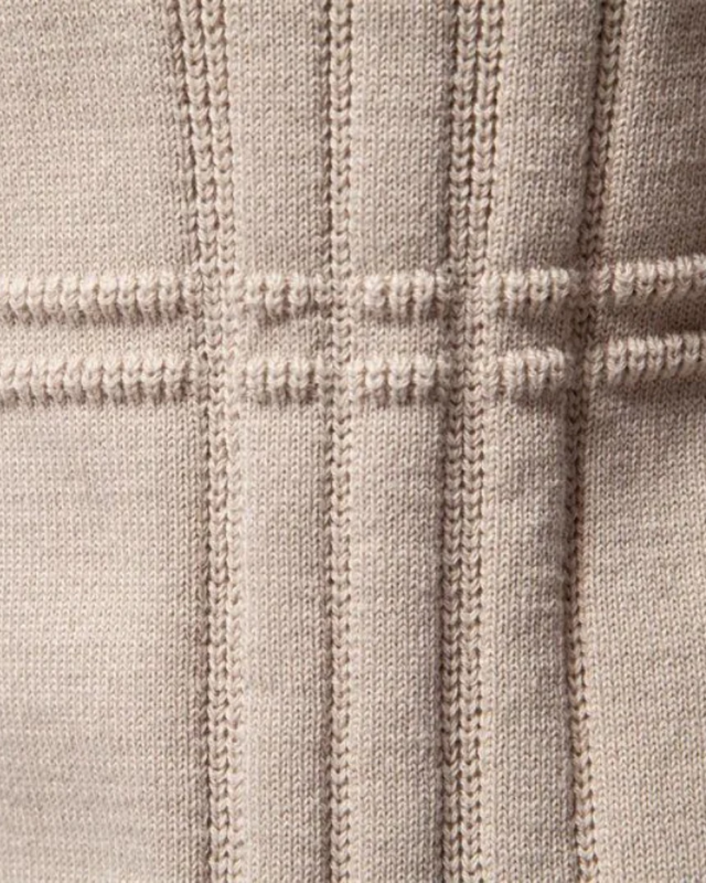 Herrenpullover mit Karomuster