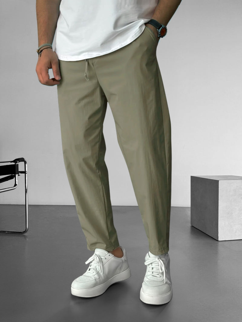 Elegante konisch zulaufende Hose mit Kordelzug
