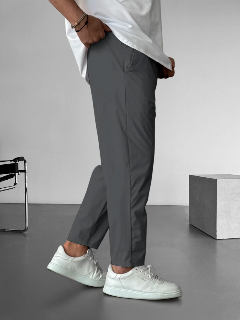 Elegante konisch zulaufende Hose mit Kordelzug