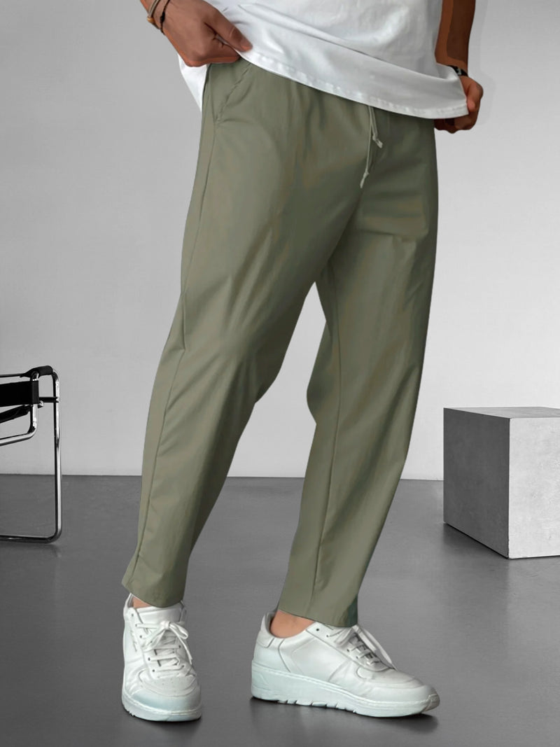 Elegante konisch zulaufende Hose mit Kordelzug