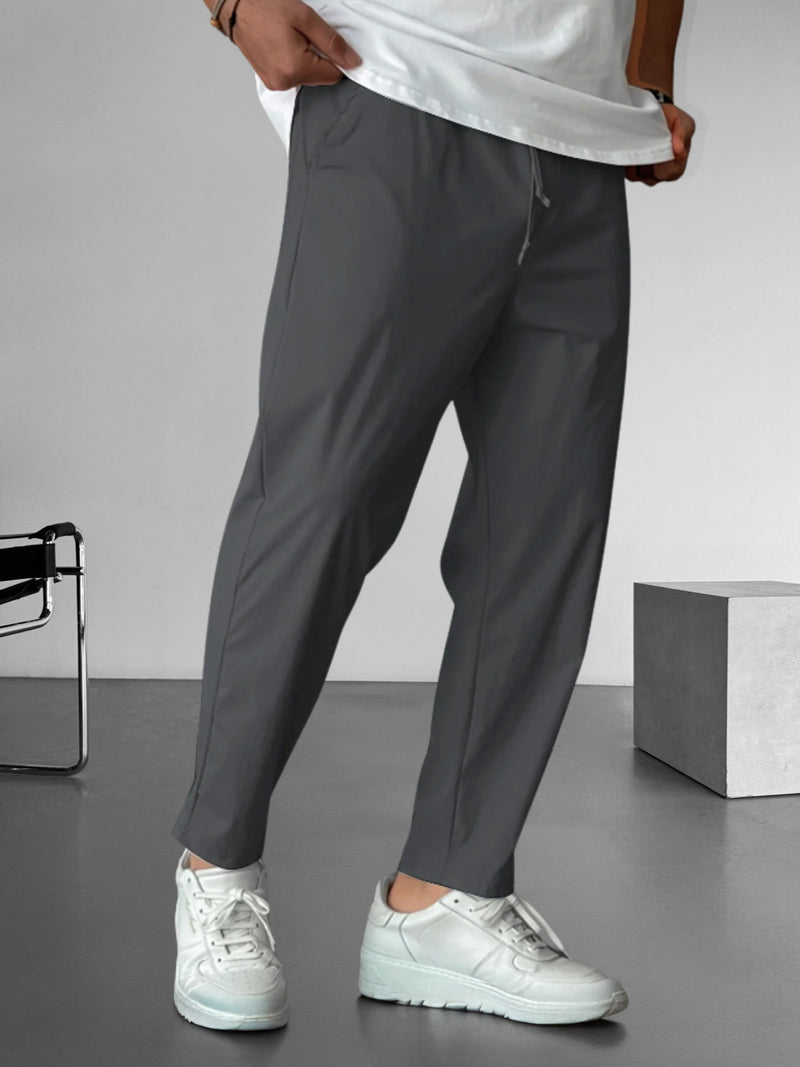 Elegante konisch zulaufende Hose mit Kordelzug
