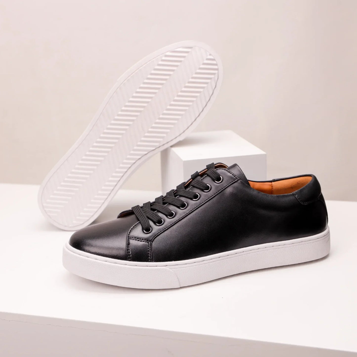 Turnschuhe aus echtem Leder