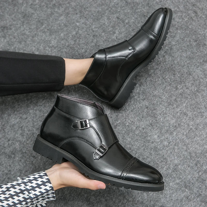 Lederstiefel mit Schnallenverschluß