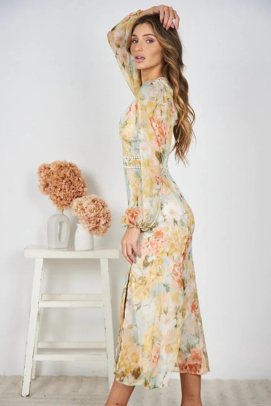 Langes Frauenkleid