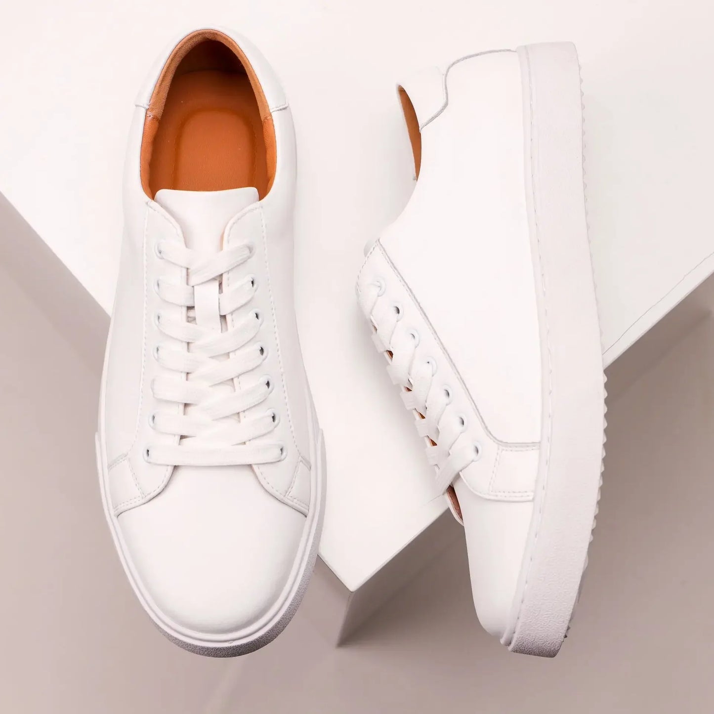Turnschuhe aus echtem Leder