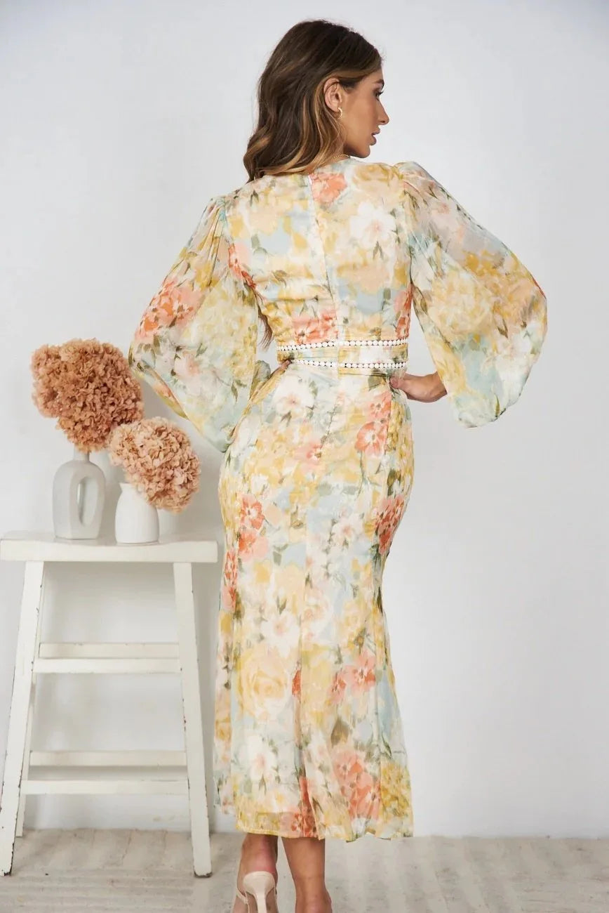 Langes Frauenkleid