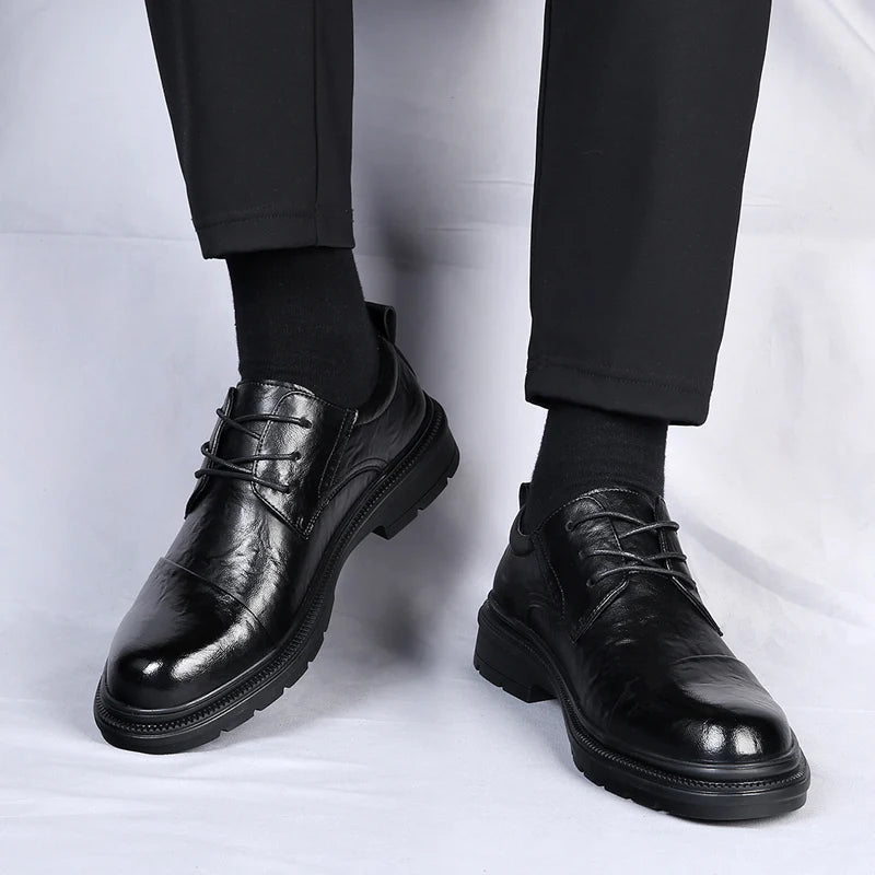 Elegante Lederschuhe im britischen Stil