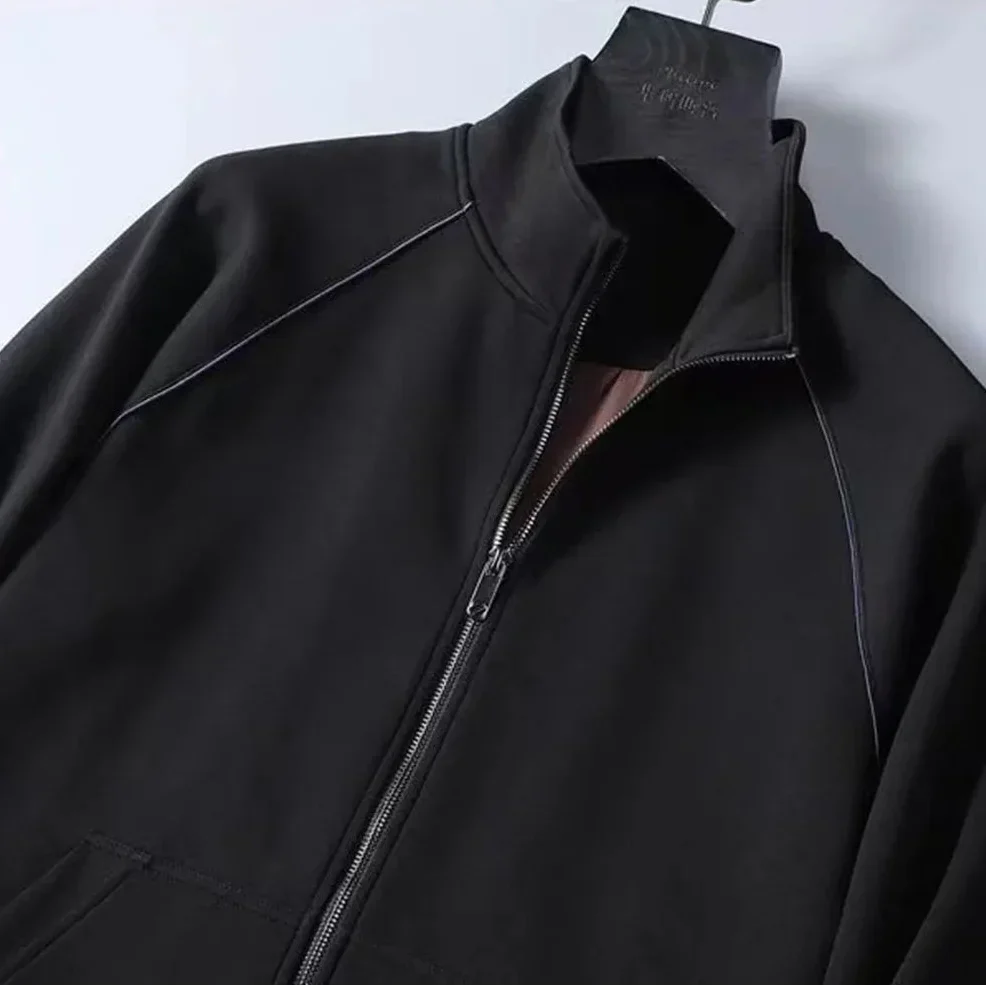 Eleganter, maßgeschneiderter Trainingsanzug