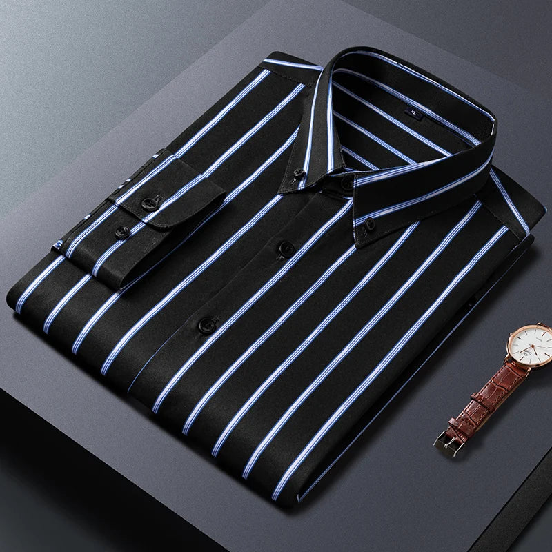 Elegantes gestreiftes Herrenhemd