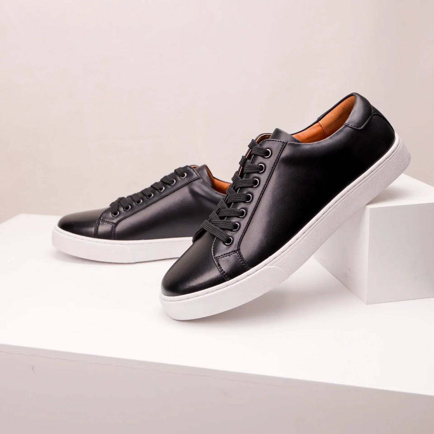 Turnschuhe aus echtem Leder