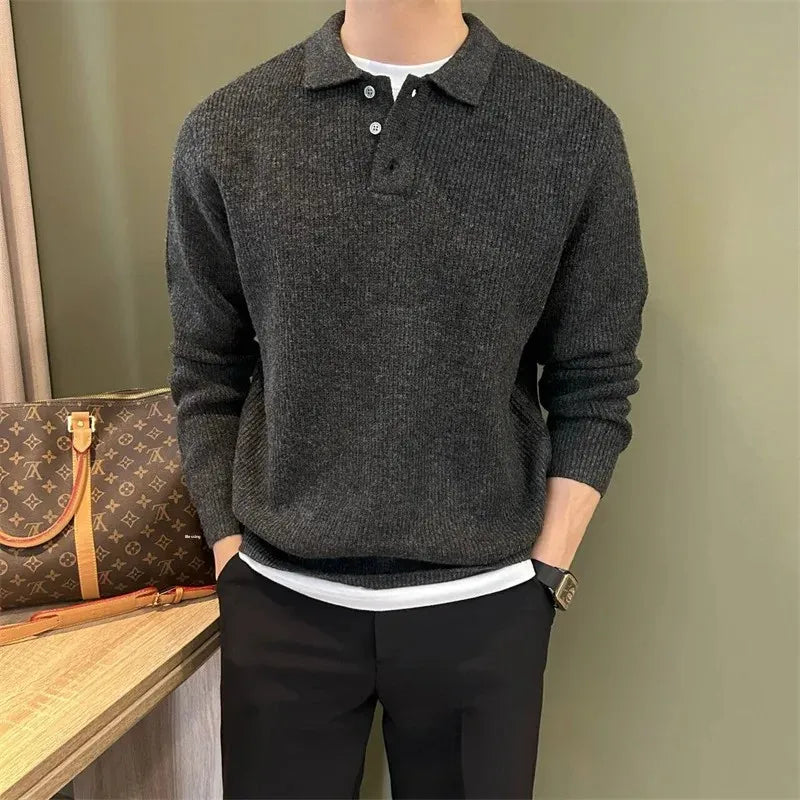 Eleganter gestrickter Polo-Pullover