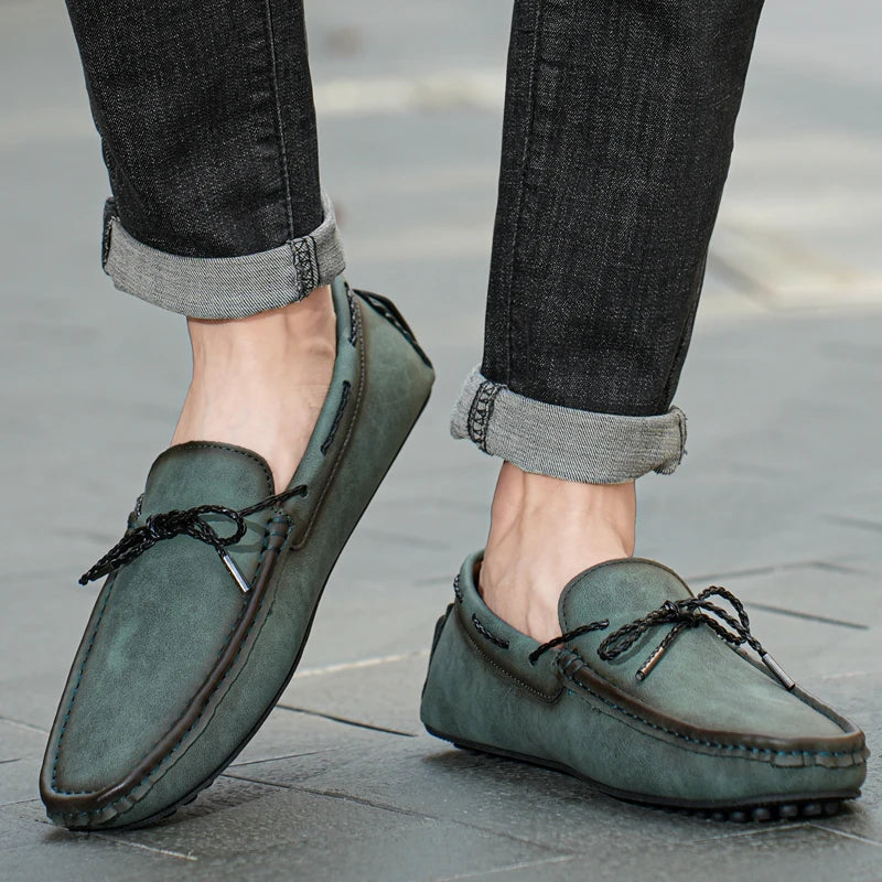 Handgefertigte Loafers aus Wildleder