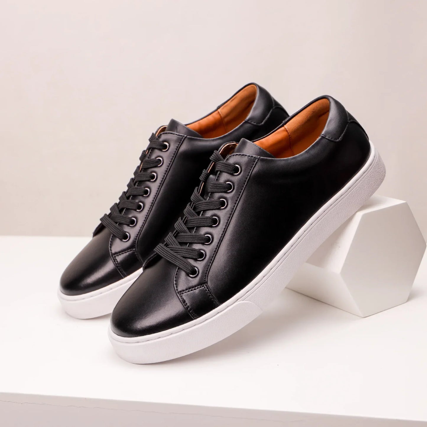 Turnschuhe aus echtem Leder