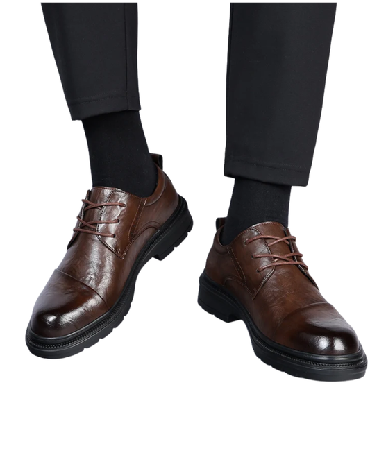 Elegante Lederschuhe im britischen Stil