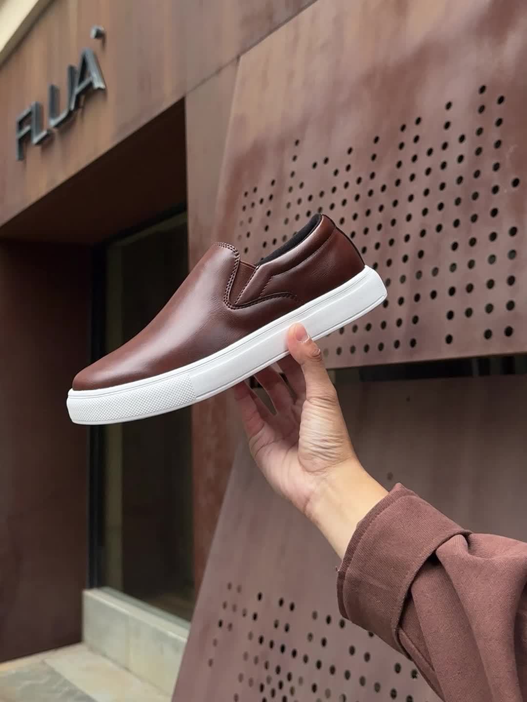 Lässige Slipper aus Leder
