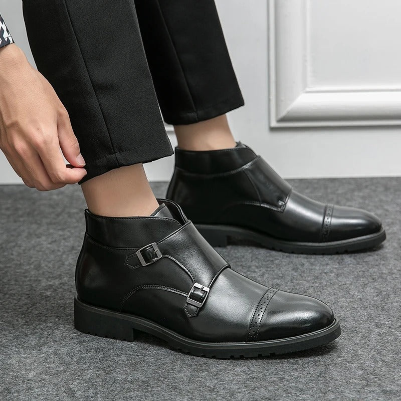Lederstiefel mit Schnallenverschluß