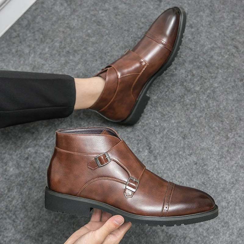 Lederstiefel mit Schnallenverschluß