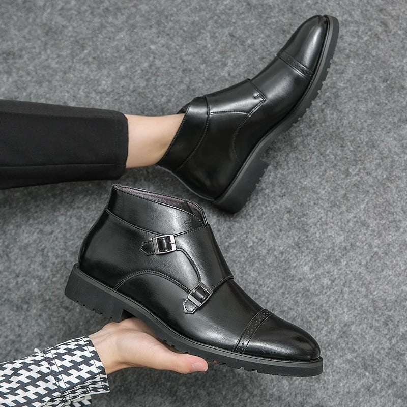 Lederstiefel mit Schnallenverschluß