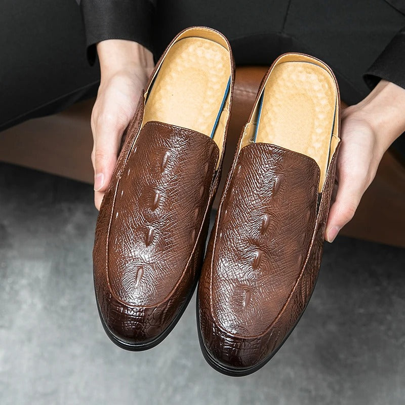Elegante Kleiderschuhe mit Krokodilmuster